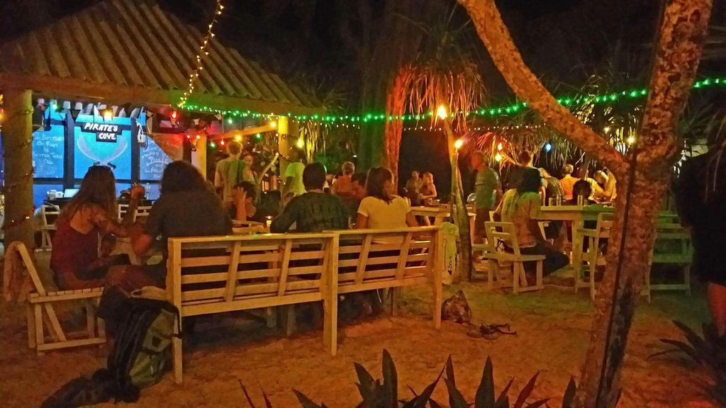 Phayam Coconut Beach Resort パヤム島 エクステリア 写真