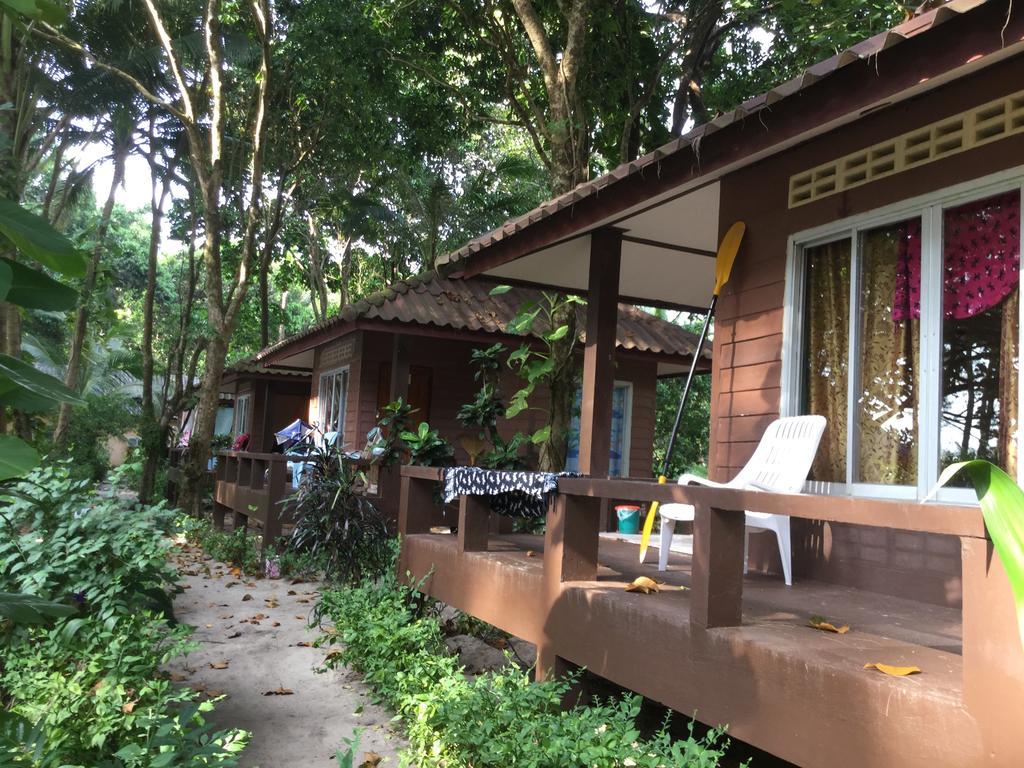 Phayam Coconut Beach Resort パヤム島 エクステリア 写真