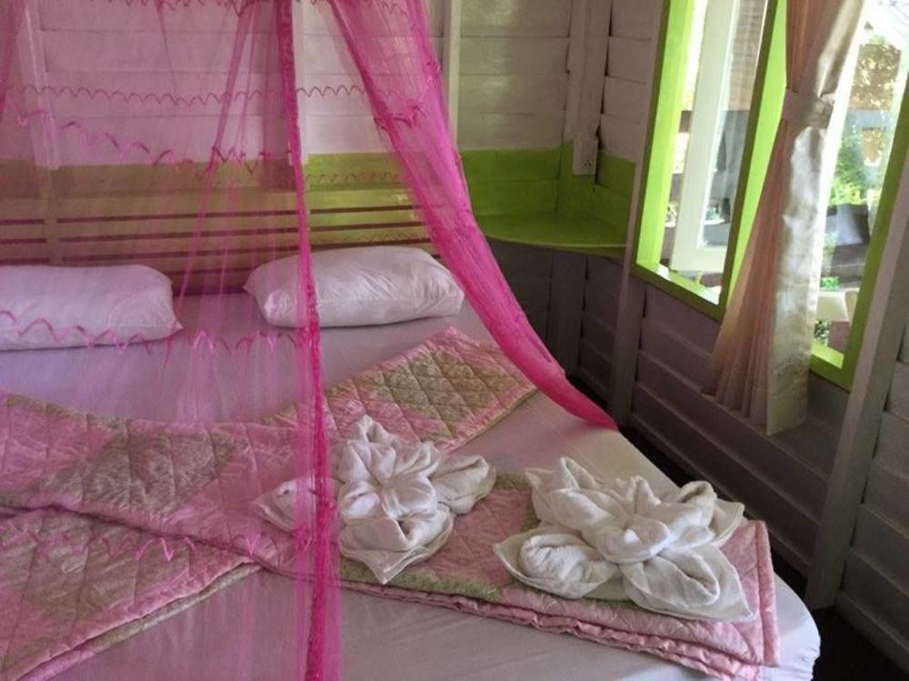 Phayam Coconut Beach Resort パヤム島 エクステリア 写真