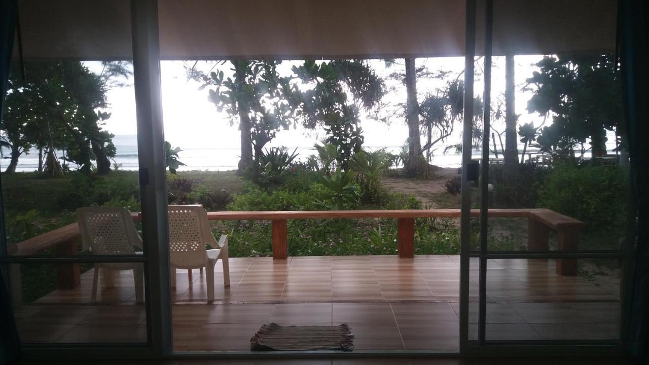 Phayam Coconut Beach Resort パヤム島 エクステリア 写真